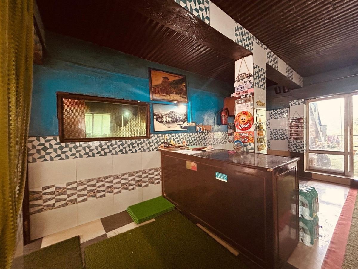 Dining counter