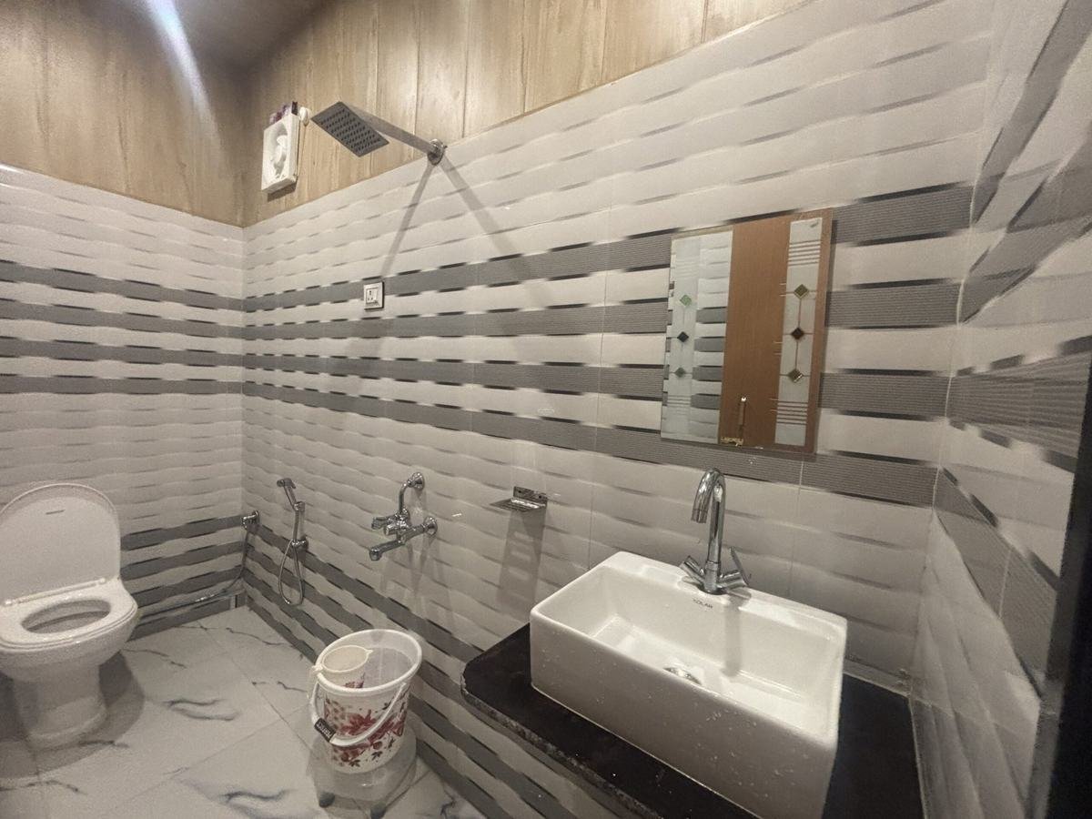 Luxury Cottage bathroom