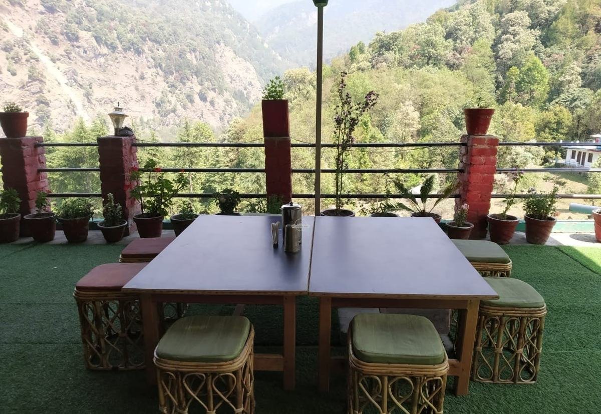 Terrace table and seats